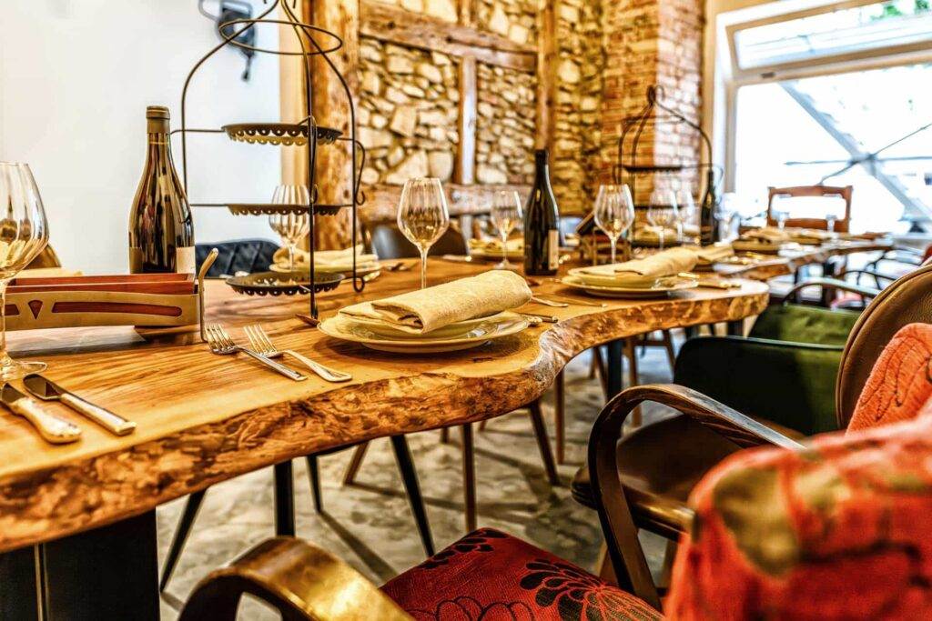 Mittags zu Tisch 1 Kostbar Restaurant Engen Hegau ColorFX KDS 7061 Verbessert RR Bearbeitet 1920px